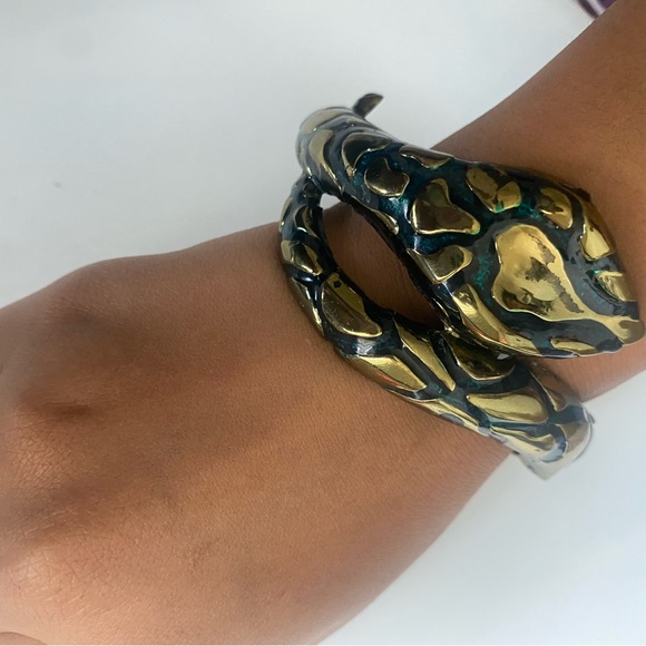 Jewelry - Vintage Snake Bracelet 🐍